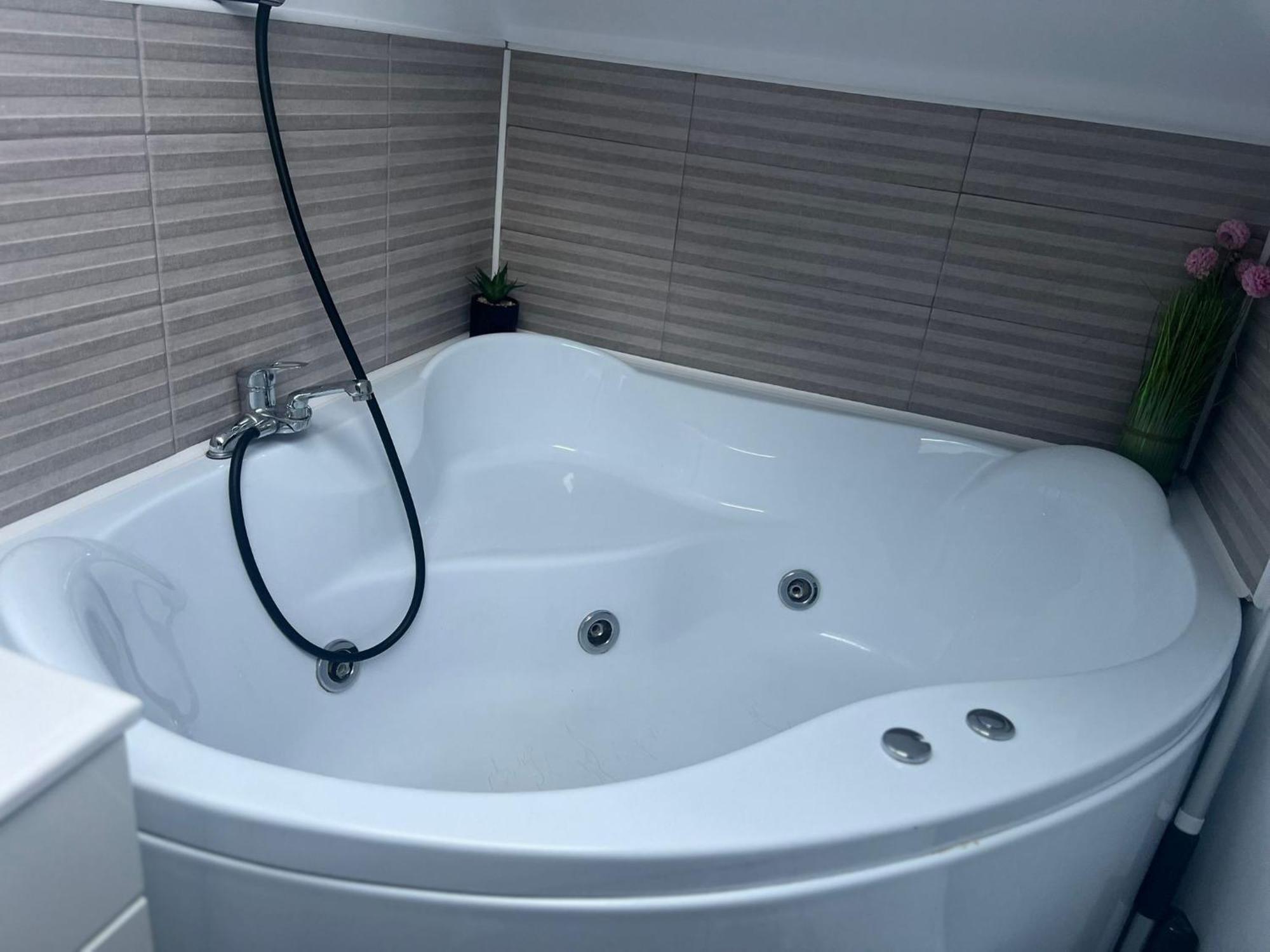 Apartament Mansarda Venus Римніку-Вилча Екстер'єр фото